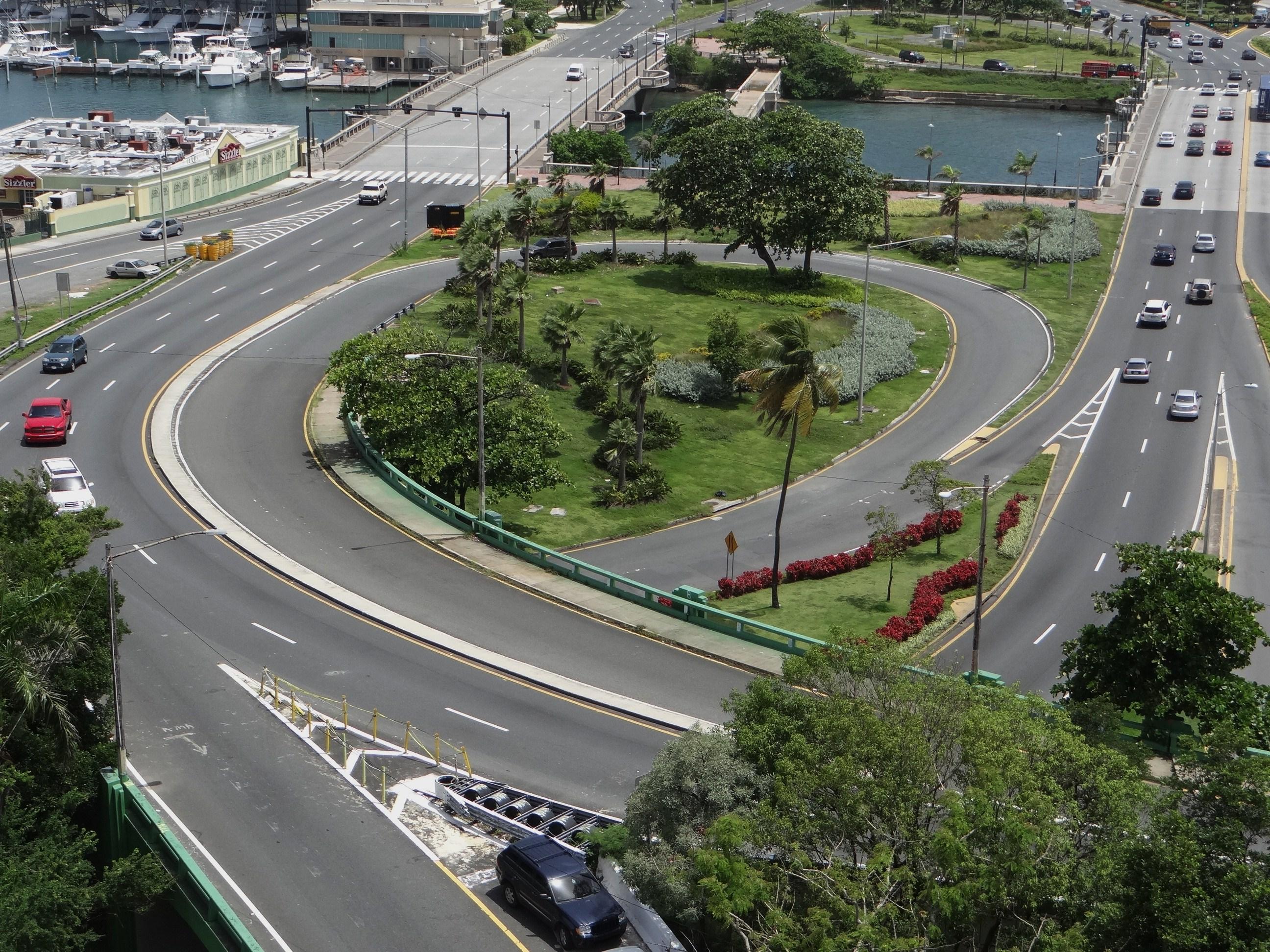Vista desde la azotea del Edificio del Departamento de Justicia - San Juan (Miramar) - 2013 00009